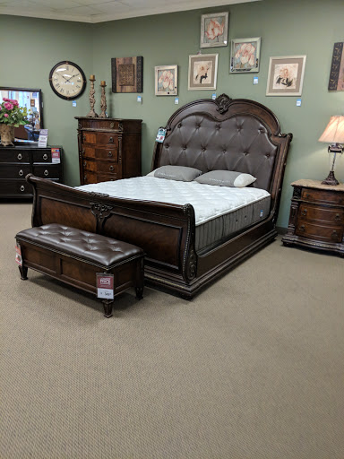 Furniture Store «Raymour & Flanigan Furniture and Mattress Store», reviews and photos, 100 Highland Ave, Seekonk, MA 02771, USA