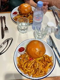 Sandwich au poulet du Restaurant de hamburgers PNY MARAIS à Paris - n°13