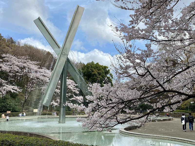 「彫刻噴水 シーソー」飯田善国