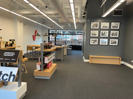 Cell Phone Store «Verizon», reviews and photos, 36 E Hinsdale Ave, Hinsdale, IL 60521, USA