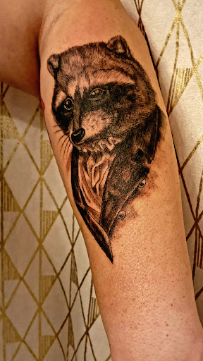 Tattoo Shop «Signature Tattoo», reviews and photos, 230 W Nine Mile Rd, Ferndale, MI 48220, USA