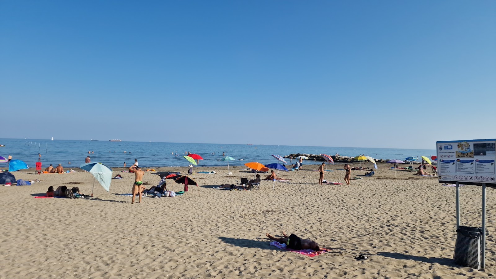 Fotografie cu Murazzi Spiaggia Libera cu nivelul de curățenie înalt