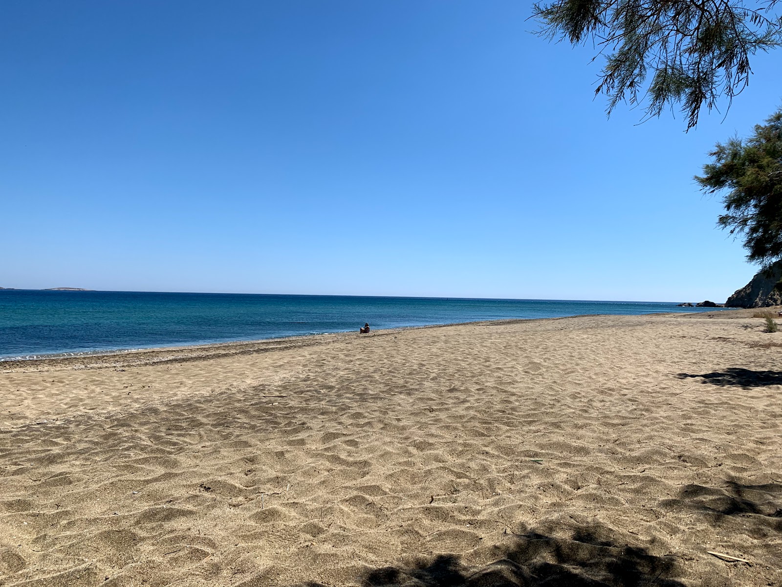 Foto von Paralia Roukounas befindet sich in natürlicher umgebung