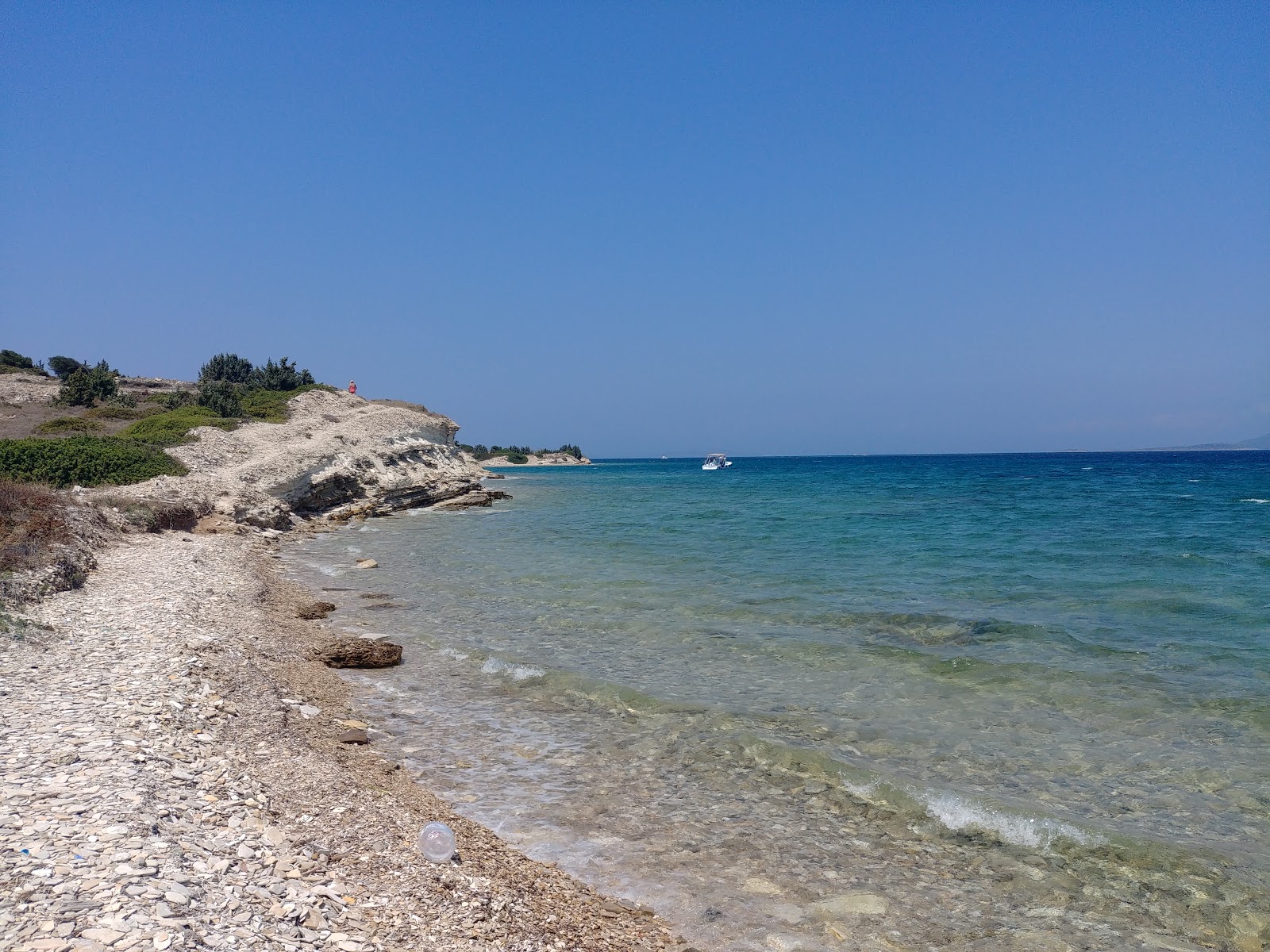 Φωτογραφία του Sakiz Beach II με καθαρό νερό επιφάνεια