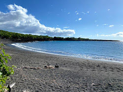 Photo de Honomalino Beach protégé par des falaises