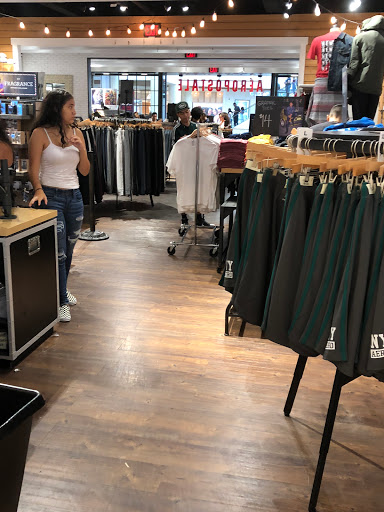 Clothing Store «Aéropostale», reviews and photos, 200 Baychester Ave, Bronx, NY 10475, USA