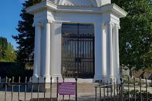 Burns Mausoleum image