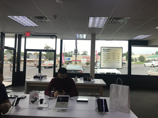 Cell Phone Store «Verizon Authorized Retailer - Wireless Zone», reviews and photos, 110 E Street Rd, Feasterville-Trevose, PA 19053, USA