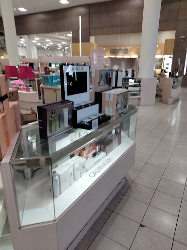 Cosmetics Store «M·A·C Cosmetics», reviews and photos, 5 Woodfield Mall, Schaumburg, IL 60173, USA