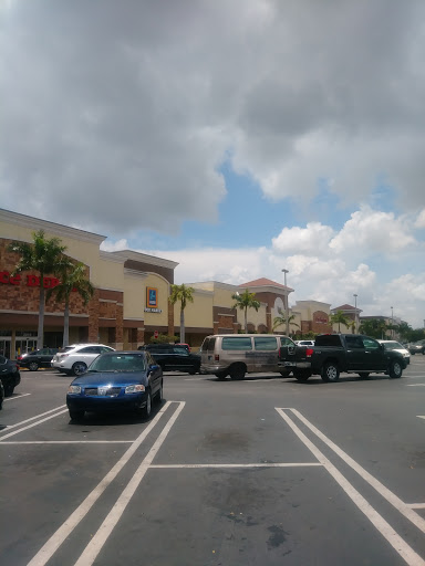 Shopping Mall «Lakes Mall», reviews and photos, W Oakland Park Blvd, Fort Lauderdale, FL 33319, USA