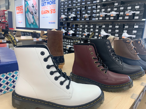 Shoe Store «Rack Room Shoes», reviews and photos, 1985 E Main St #1, Spartanburg, SC 29307, USA