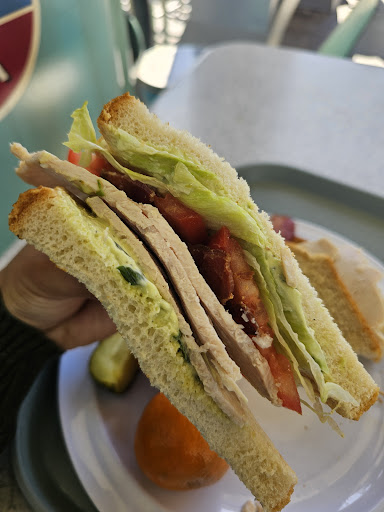 Flo's V8 Cafe