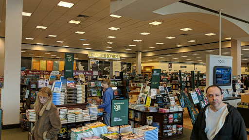 Book Store «Barnes & Noble Booksellers East Brunswick», reviews and photos, 753 New Brunswick Ave, East Brunswick, NJ 08816, USA
