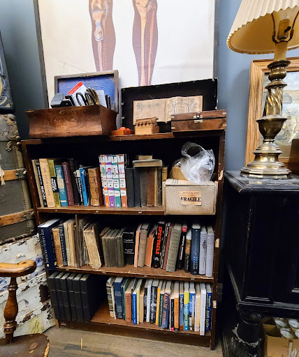 Book Store «Uncharted Books», reviews and photos, 2620 N Milwaukee Ave, Chicago, IL 60647, USA