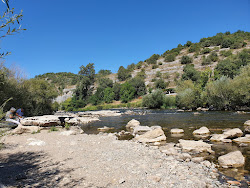Guinguette Chaulet Plage'in fotoğrafı dağlarla çevrili