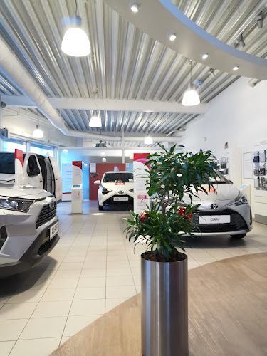 Anmeldelser af Toyota Roskilde - Arne Stubbe Automobiler A/S i Roskilde - Bilforhandler