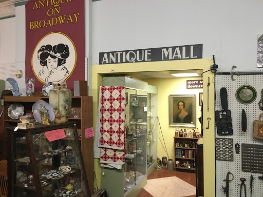 Antique's On Broadway