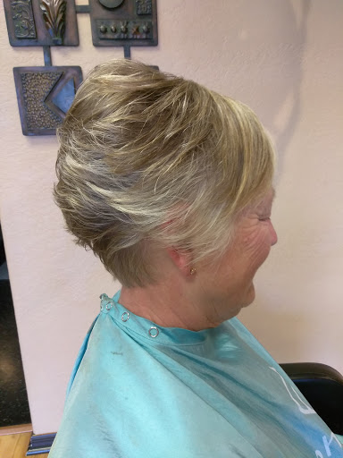 Beauty Salon «Studio 78 Unisex Hair Salon and Beauty Suites», reviews and photos, 1780 S Nova Rd #10&11, South Daytona, FL 32119, USA
