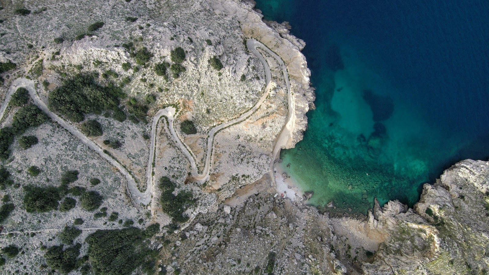 Mali Bok'in fotoğrafı dağlarla çevrili