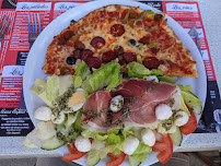 Pizza du Restaurant L'Entr'Act à Le Grau-du-Roi - n°3