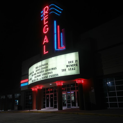 Movie Theater «Regal Cinemas Shiloh Crossing 18», reviews and photos, 10400 E. US 36, Avon, IN 46168, USA