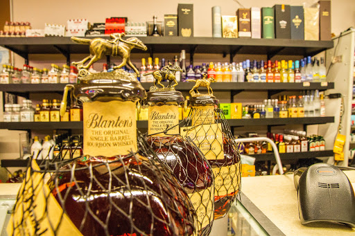 Liquor Store «Esplanade Wine & Spirits», reviews and photos, 2948 W Euclid Ave, Arlington Heights, IL 60005, USA