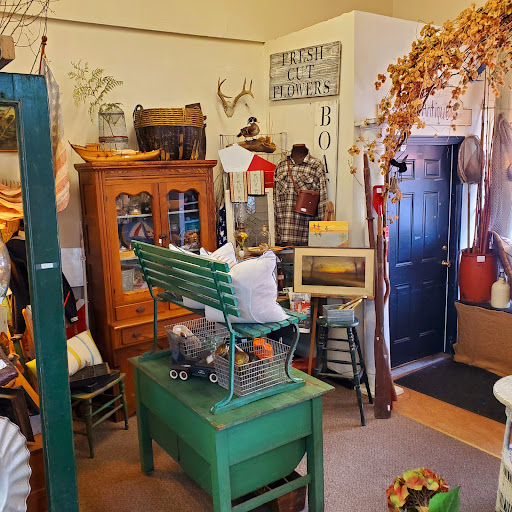 Antique Store «M & M Antiques & Collectibles», reviews and photos, 123 N Lewis St, Monroe, WA 98272, USA