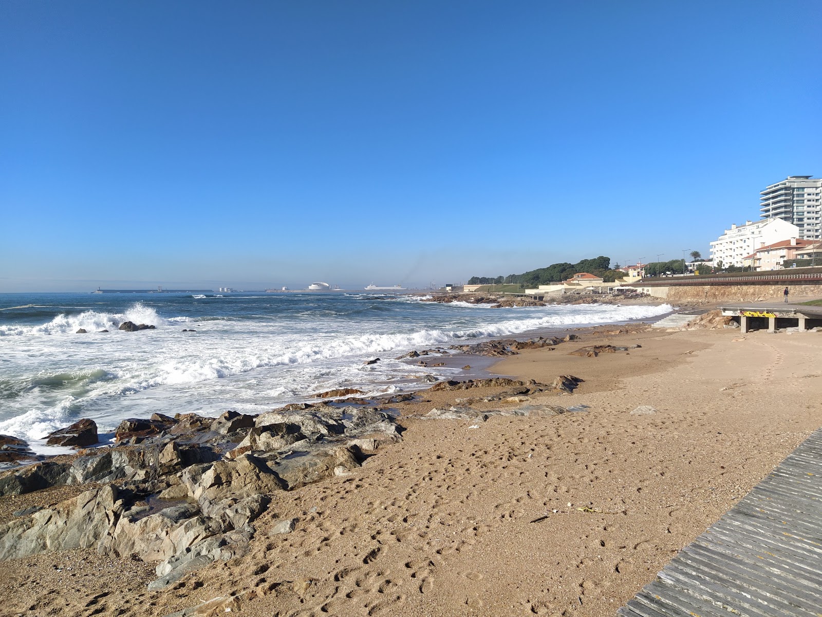 Praia do Homem do Leme'in fotoğrafı geniş plaj ile birlikte
