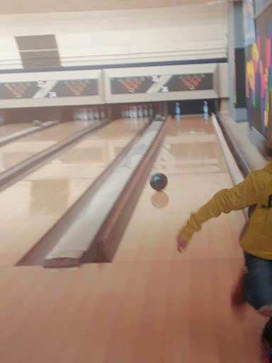 Bowling Alley «Colerain Bowl - Sports Bar - Craft Beer - Lottery - Birthday Parties - Meeting Rooms», reviews and photos, 9189 Colerain Ave, Cincinnati, OH 45251, USA