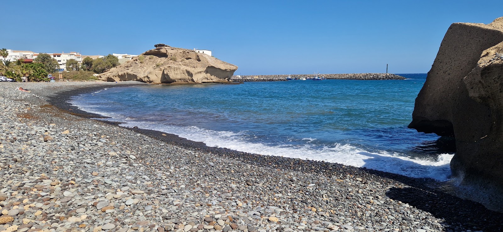 Foto von Playa de Coyado Hondo mit graue kiesel Oberfläche