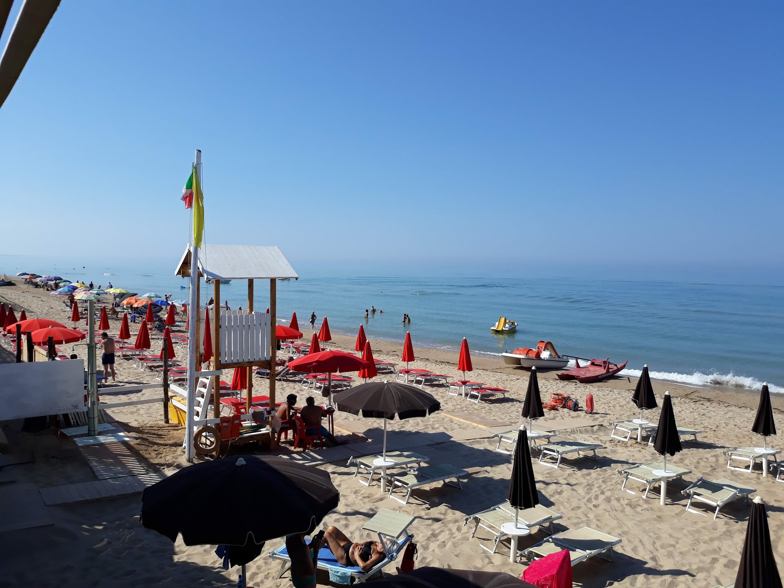 Valokuva Spiaggia Marina di Acateista. puhtaustasolla korkea