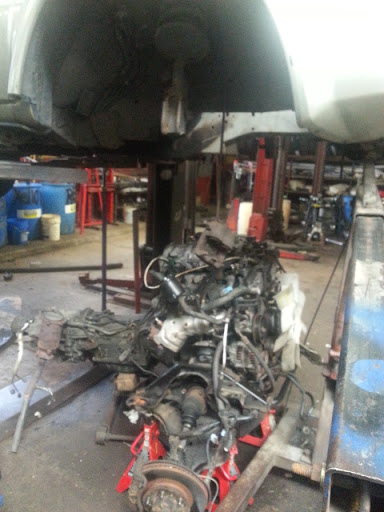 Auto Repair Shop «Parkview Auto Repair & Body Shop», reviews and photos, 4139 S Western Blvd, Chicago, IL 60609, USA