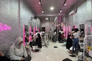 Henny Salon Malang (Cabang Kalpataru) image