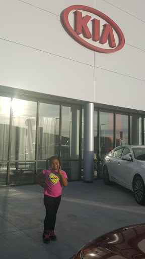 Summit Place Kia, 2200 Elizabeth Lake Rd, Waterford Twp, MI 48328, USA, 