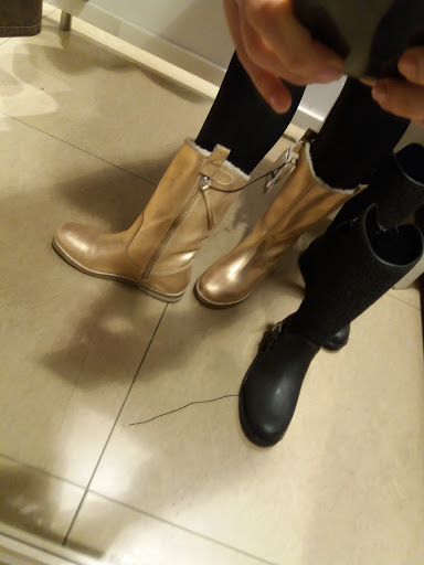 Stores to buy black cowboy boots Bucharest