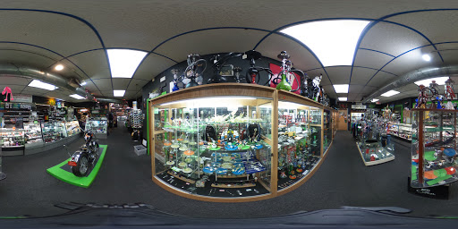 Tobacco Shop «Knuckleheads Tobacco & Gifts», reviews and photos, 550 State St, Madison, WI 53703, USA