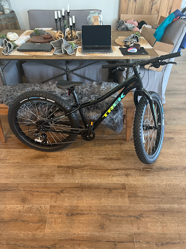 Bicycle Store «Trek Bicycle Store», reviews and photos, 639 Ogden Ave, Downers Grove, IL 60515, USA