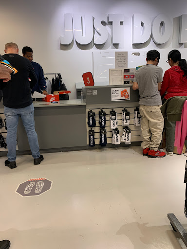 Clothing Store «Nike Factory Store», reviews and photos, 5900 Sugarloaf Pkwy #528, Lawrenceville, GA 30043, USA