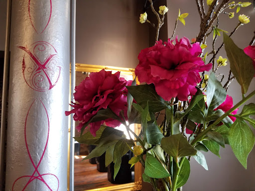 Beauty Salon «Victor Victoria Salon & Spa», reviews and photos, 1105 Howard St #202, Omaha, NE 68102, USA