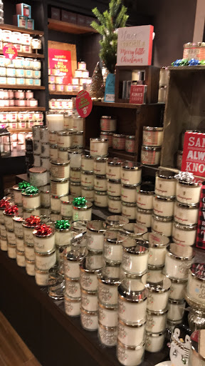 Beauty Supply Store «Bath & Body Works», reviews and photos, 1000 Tanger Dr, Locust Grove, GA 30248, USA