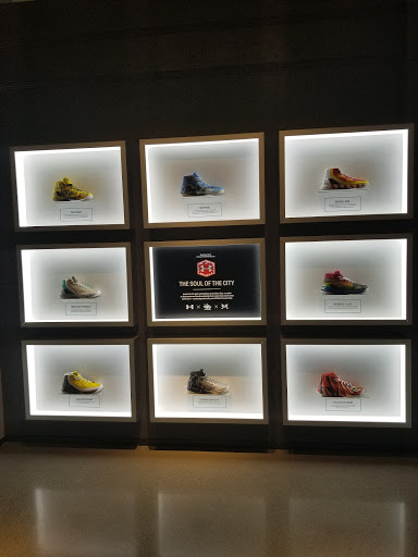 Clothing Store «Under Armour Brand House», reviews and photos, 1201 Woodward Ave, Detroit, MI 48226, USA