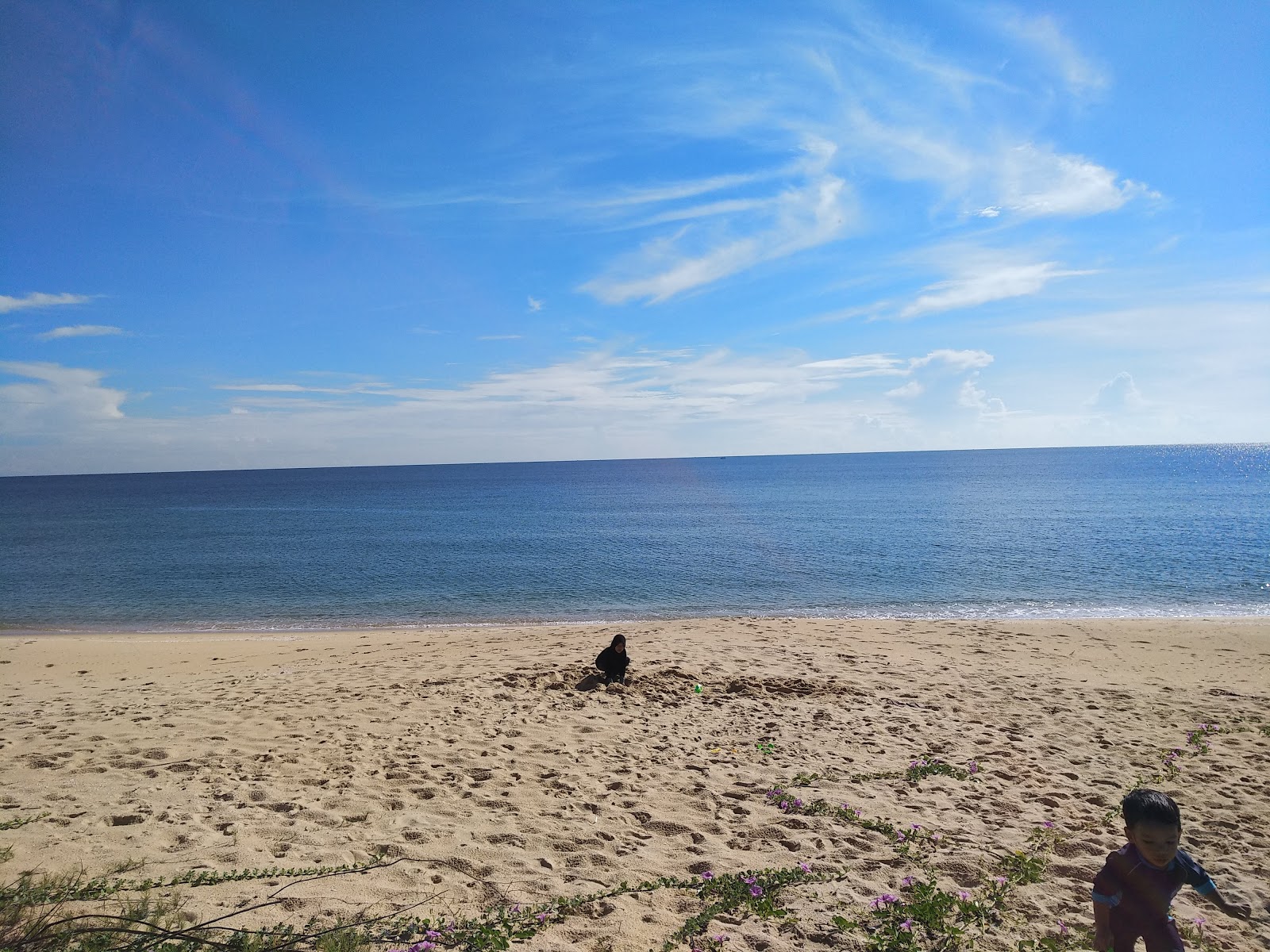 Φωτογραφία του Pasir Putih Beach και η εγκατάσταση
