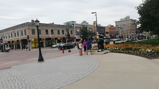 Book Store «Iowa Book LLC», reviews and photos, 8 S Clinton St, Iowa City, IA 52240, USA