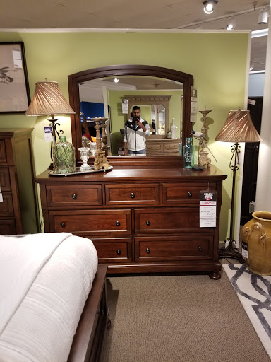 Furniture Store «Art Van Furniture - Livonia», reviews and photos, 29905 W Seven Mile Rd, Livonia, MI 48152, USA