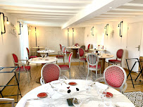 Atmosphère du Restaurant français La Bonne Auberge à Dury - n°1