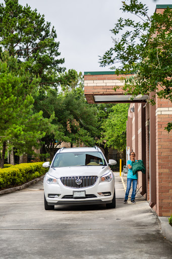 Dry Cleaner «Town Center Dry Clean Super», reviews and photos, 2735 W Lake Houston Pkwy, Kingwood, TX 77339, USA