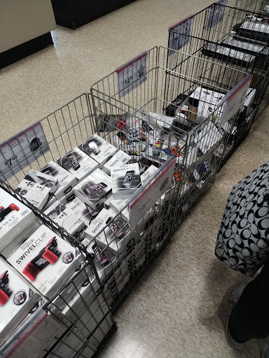 Electronics Store «Micro Center», reviews and photos, 32800 Concord Dr, Madison Heights, MI 48071, USA