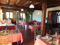 Atmosphère du Restaurant français La Chaumerasse - Hôtel / Restaurant à Sainte-Eugénie-de-Villeneuve - n°4