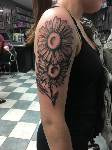 Tattoo Shop «Paper City Tattoo», reviews and photos, 1735 Northampton St, Holyoke, MA 01040, USA