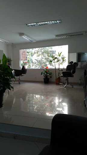 Logo da empresa - Studio R. Cabelo e Estética